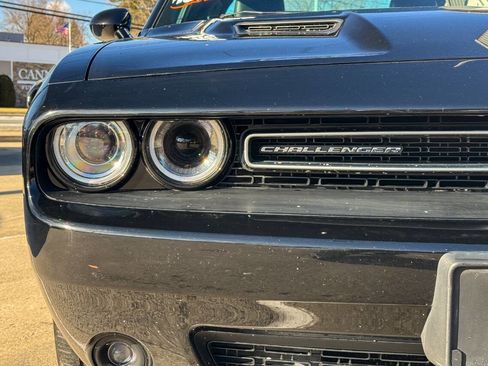 Used 2018 Dodge Challenger GT w/ Driver Convenience Group image 10