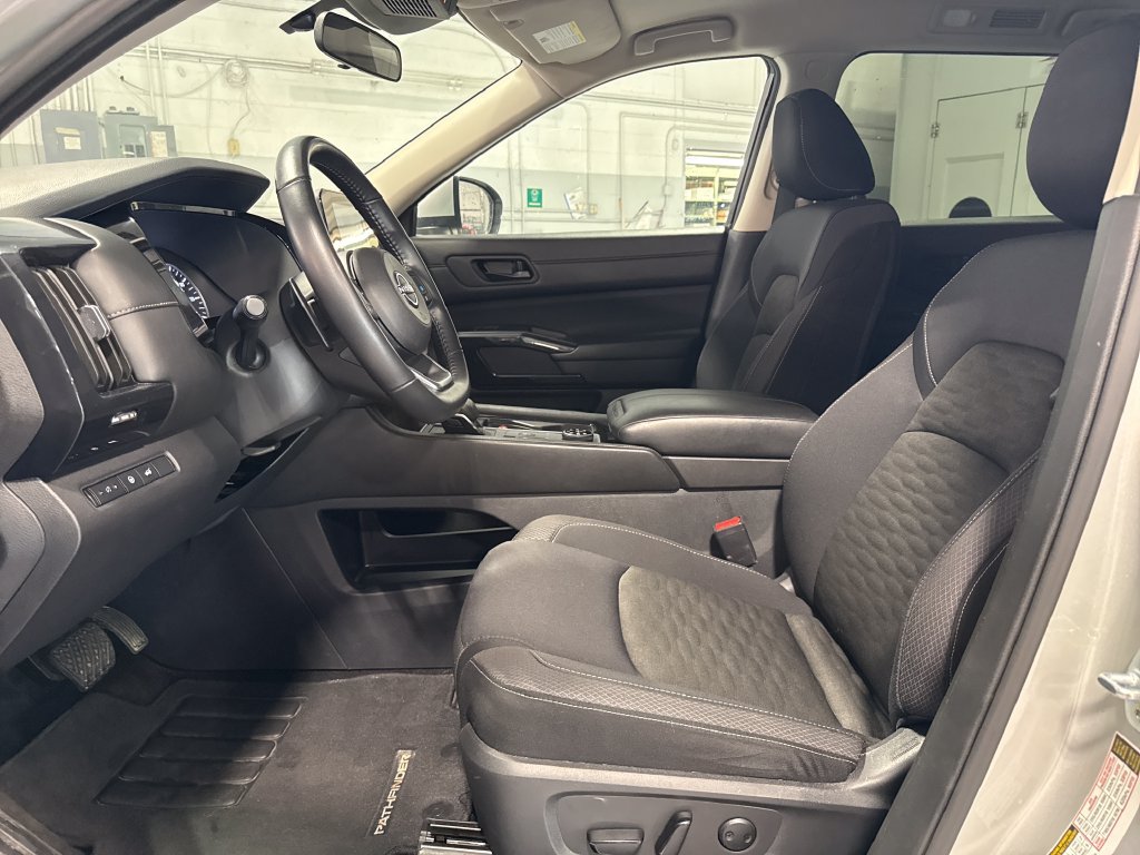 Used 2025 Nissan Pathfinder SV AWD/4WD image 24