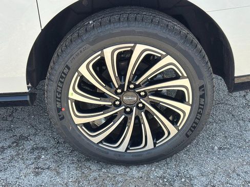 New 2026 Lincoln Navigator L Black Label AWD/4WD image 9