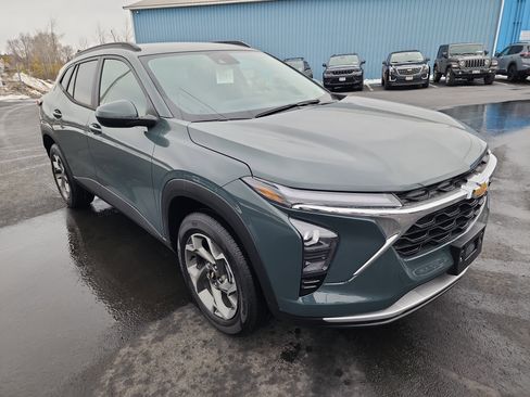 New 2026 Chevrolet Trax LT w/ LT Convenience Package image 2