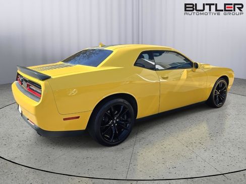 Used 2018 Dodge Challenger SXT Plus image 5