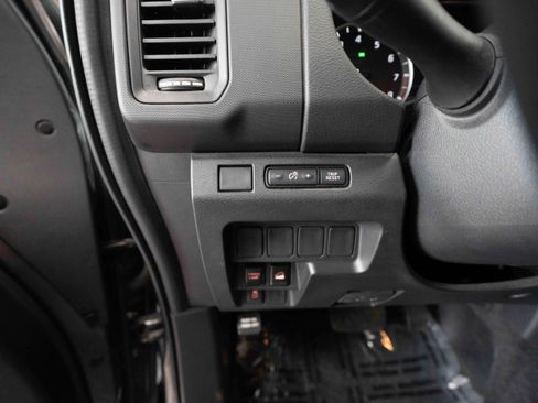 Used 2022 Nissan Frontier S AWD/4WD image 11