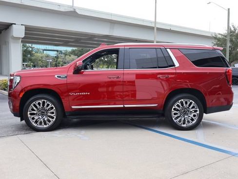 Used 2023 GMC Yukon SLT w/ SLT Premium Package AWD/4WD image 4