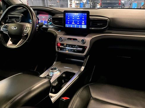 Used 2022 Ford Explorer XLT w/ Equipment Group 202A image 14