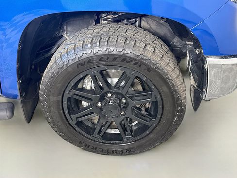 Used 2018 Toyota Tundra SR5 w/ SR5 Upgrade Package RWD image 31