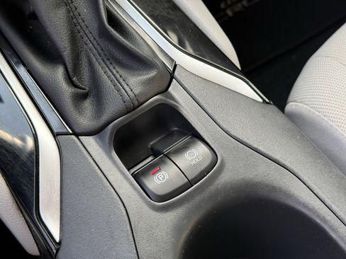Used 2024 Toyota Corolla Cross LE FWD image 25