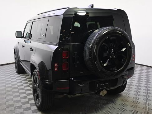 Used 2022 Land Rover Defender 110 X-Dynamic SE AWD/4WD image 4