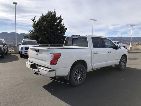 Used 2021 Nissan Titan SV w/ SV Convenience Package image 8