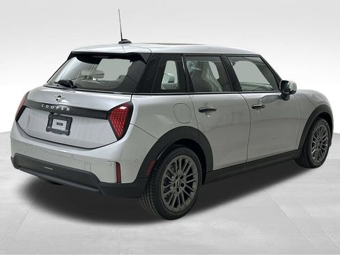 Used 2025 MINI Cooper 4-Door Hardtop FWD image 10