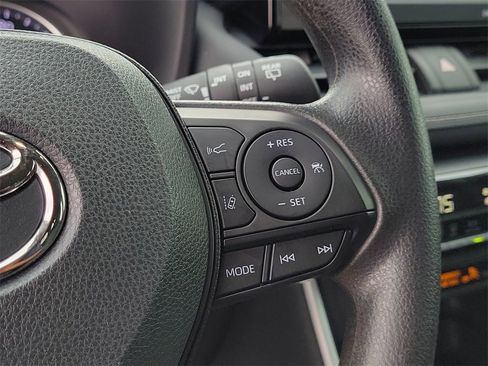Used 2022 Toyota RAV4 XLE image 29