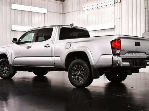 Used 2022 Toyota Tacoma SR5 AWD/4WD image 5