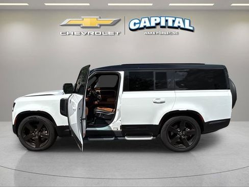 Used 2023 Land Rover Defender 130 X-Dynamic SE AWD/4WD image 9