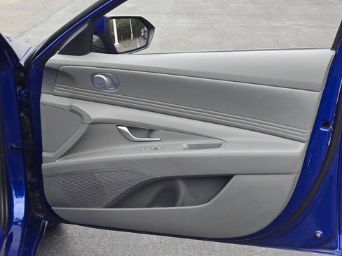 Used 2025 Hyundai Elantra SEL image 5