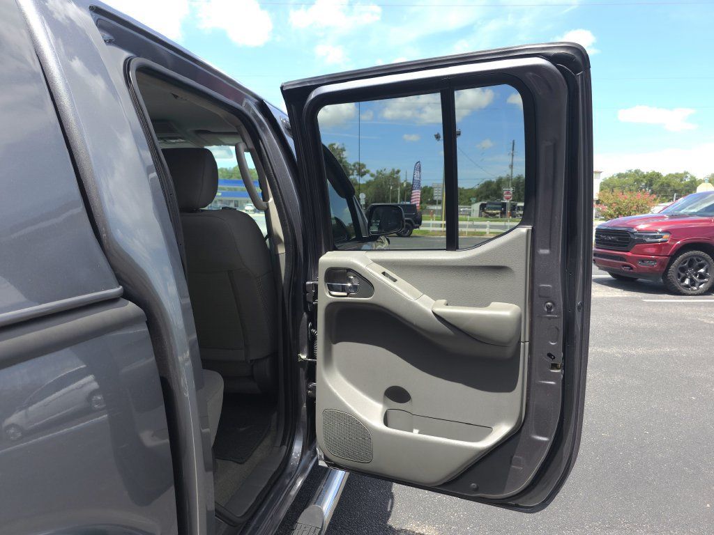 Used 2018 Nissan Frontier SV w/ Value Truck Package RWD image 16