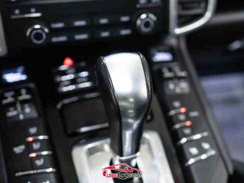 Used 2017 Porsche Cayenne Platinum Edition w/ Premium Package (PJV) image 35