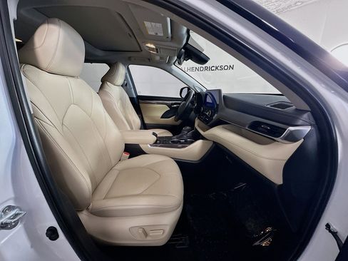 Used 2024 Toyota Highlander Limited image 28