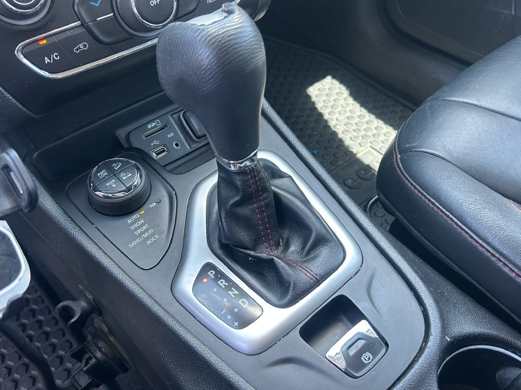 Used 2014 Jeep Cherokee Trailhawk w/ Leather Interior Group AWD/4WD image 18