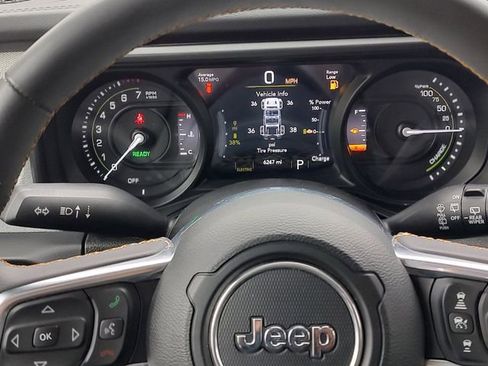 Used 2024 Jeep Wrangler Unlimited Sahara AWD/4WD image 12
