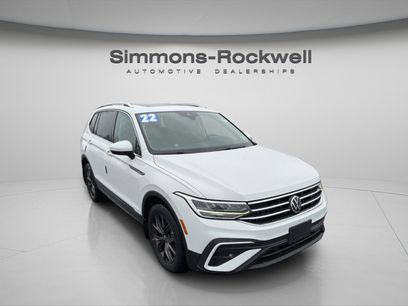 Used 2022 Volkswagen Tiguan SE w/ Panoramic Sunroof Package