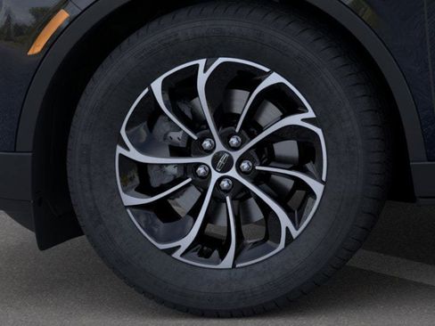 Used 2026 Lincoln Nautilus Premier AWD/4WD image 19