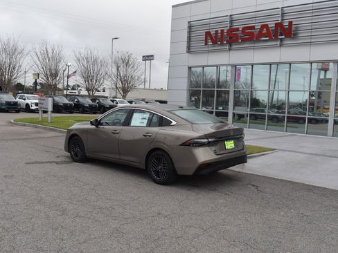 Used 2026 Nissan Sentra SV w/ SV Convenience Package FWD image 5