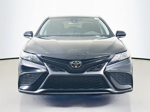 Used 2023 Toyota Camry SE FWD image 2