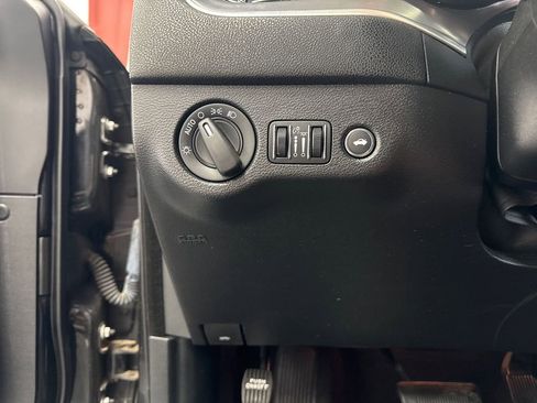 Used 2019 Dodge Charger SXT image 9