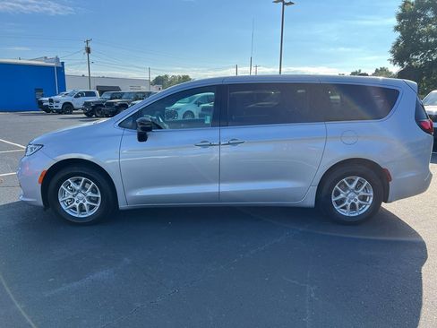 New 2026 Chrysler Pacifica Select image 14