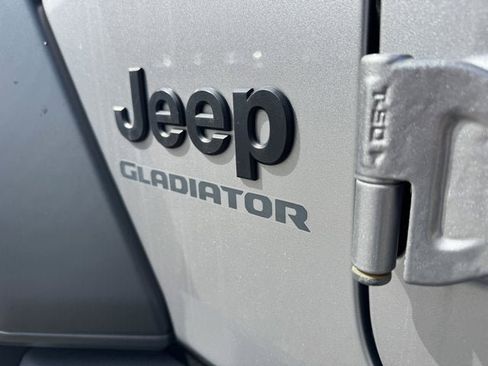 Used 2020 Jeep Gladiator Sport AWD/4WD image 13