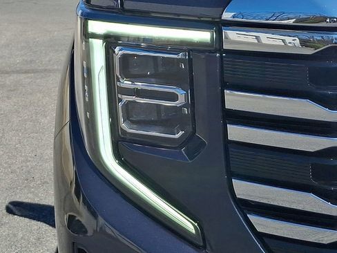 Used 2025 GMC Sierra 1500 SLT AWD/4WD image 7