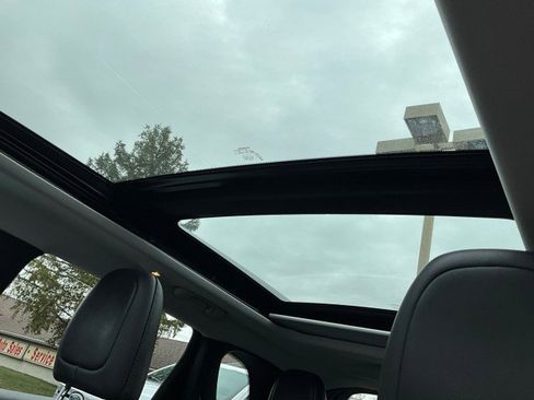 Used 2021 Jeep Cherokee Limited w/ Elite Package image 5