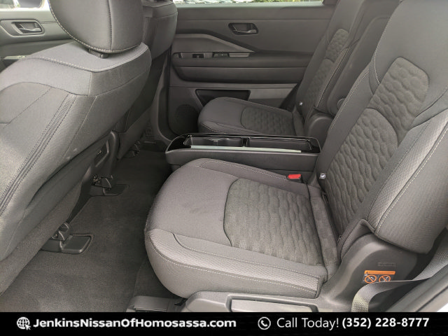 Used 2025 Nissan Pathfinder SV w/ SV Premium Package FWD image 31