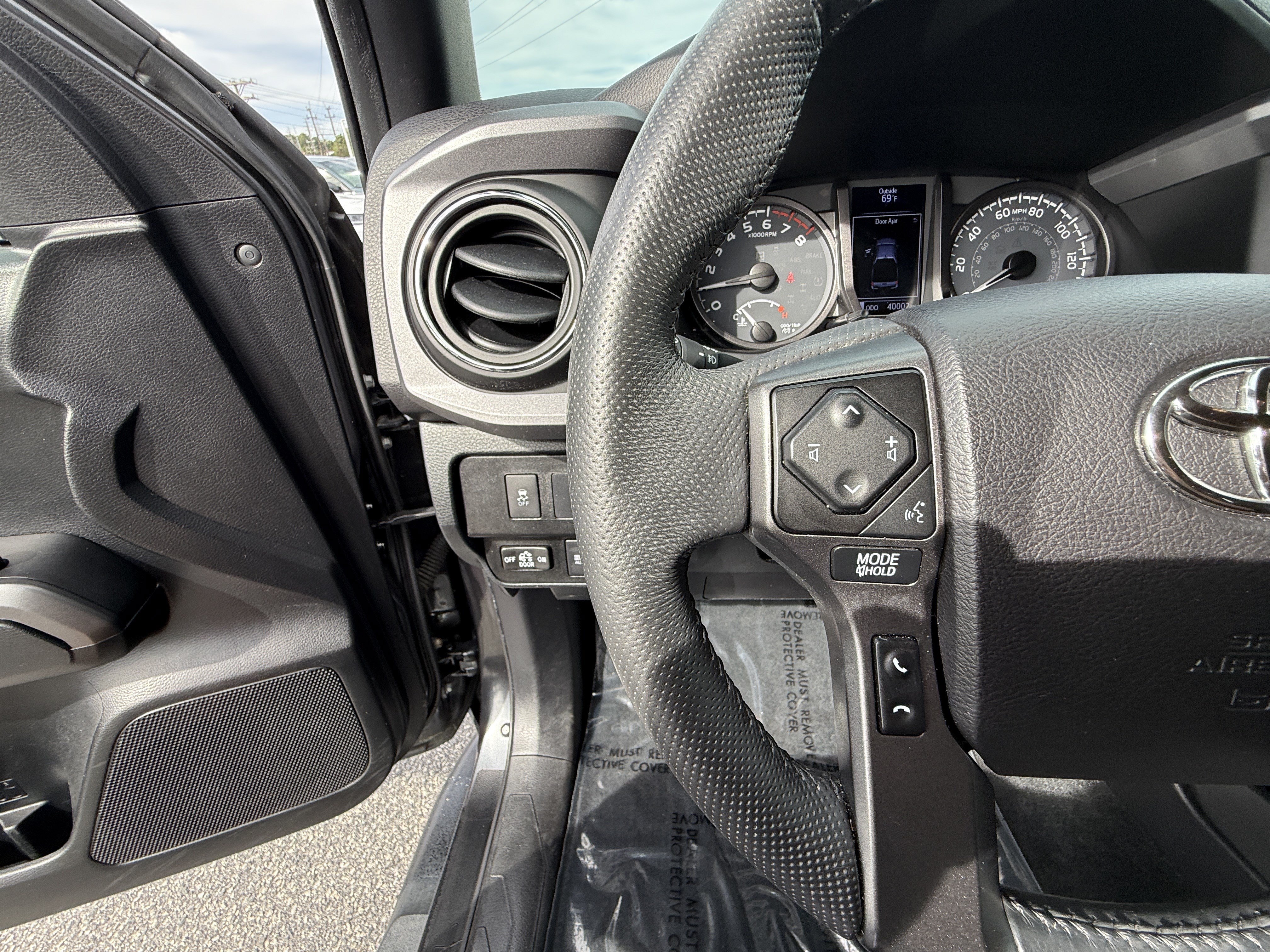 Used 2021 Toyota Tacoma TRD Off-Road w/ Technology Package AWD/4WD image 19