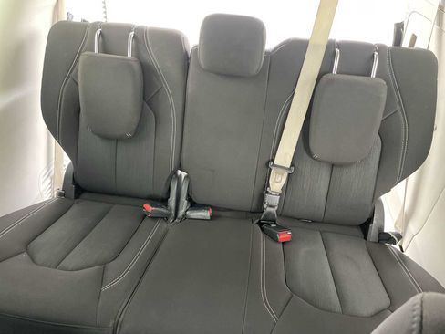 Used 2022 Chrysler Voyager LX image 24