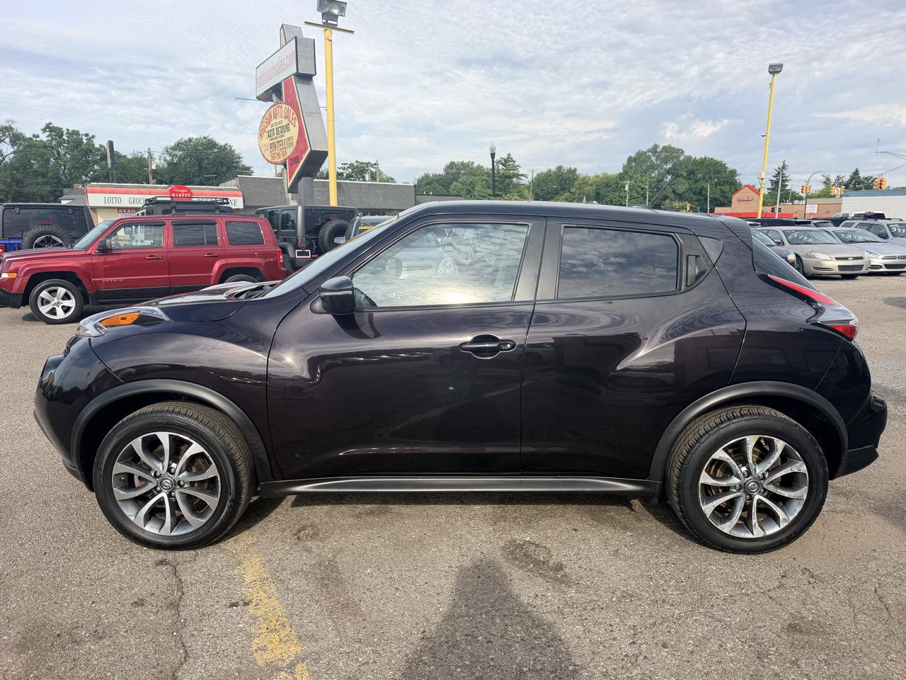 Used 2015 Nissan Juke SV AWD/4WD image 2