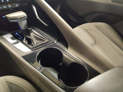 Used 2025 Hyundai Elantra SEL FWD image 26
