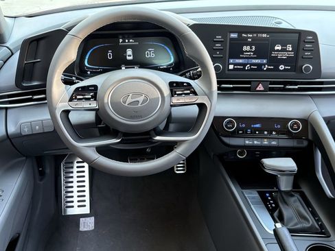 New 2025 Hyundai Elantra Sport image 11