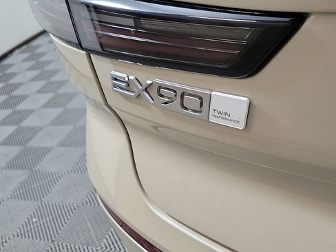 Used 2025 Volvo EX90 Ultra image 6