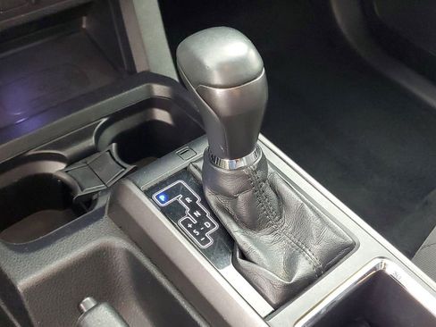 Used 2017 Toyota Tacoma SR image 20