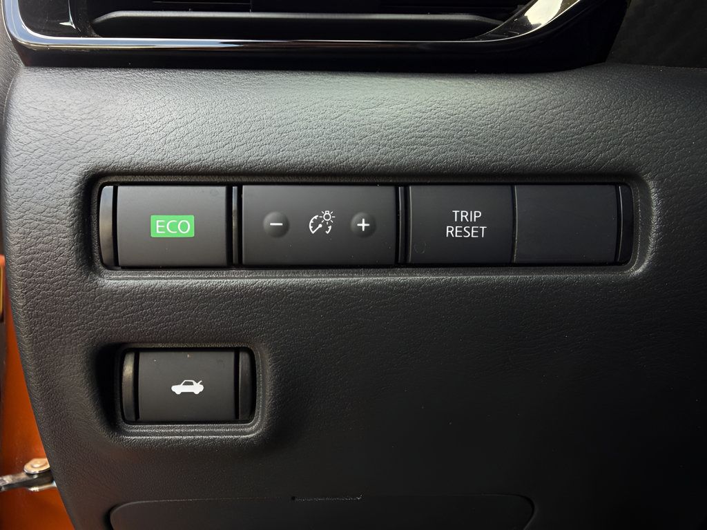 Used 2025 Nissan Sentra SR FWD image 12