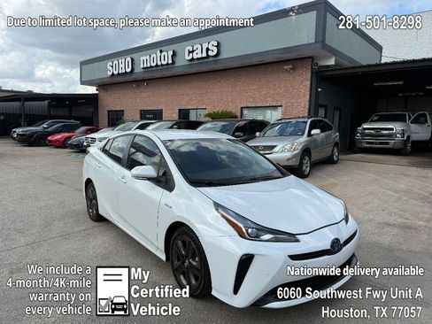 Used 2021 Toyota Prius XLE image 1