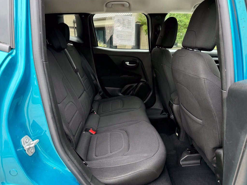 Used 2021 Jeep Renegade Latitude w/ Luxury Group I AWD/4WD image 17