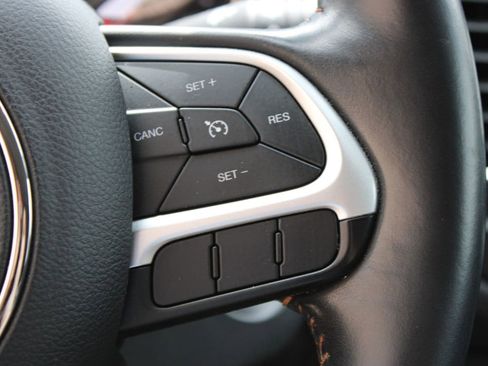 Used 2018 Jeep Compass Latitude image 10