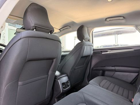 Used 2019 Ford Fusion SE FWD image 15