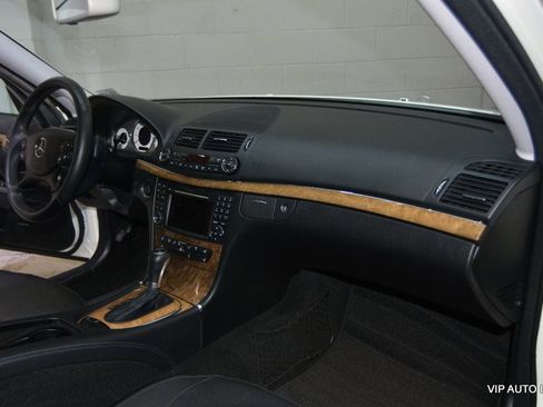 Used 2009 Mercedes-Benz E 550 Sedan image 11