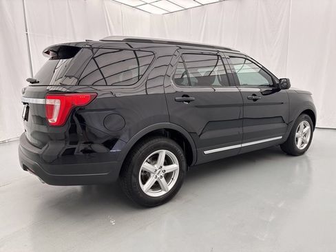 Used 2018 Ford Explorer XLT FWD image 13