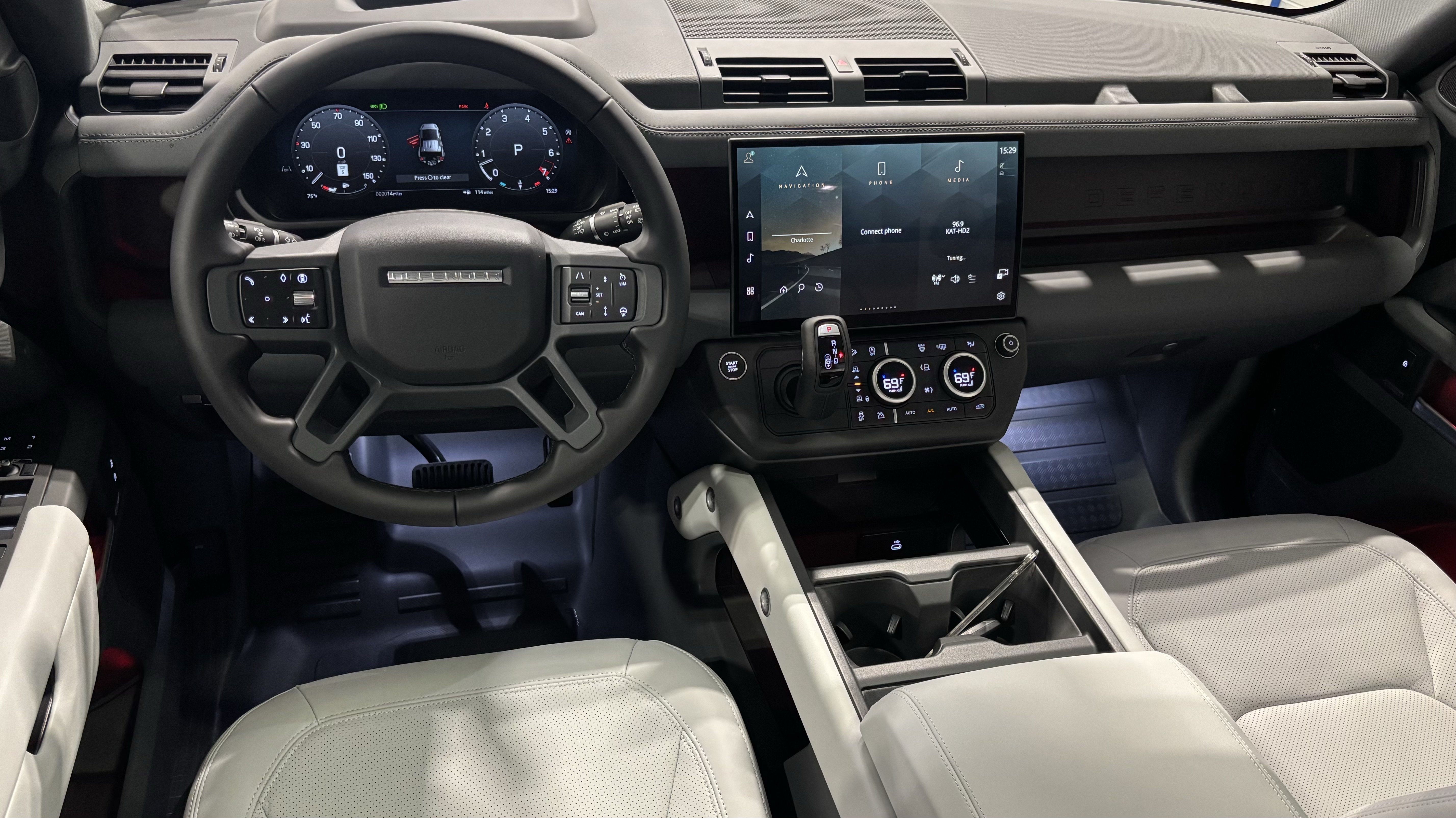 New 2026 Land Rover Defender 110 X-Dynamic SE AWD/4WD image 5