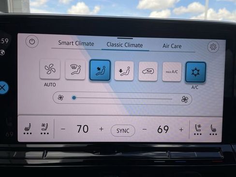 Used 2025 Volkswagen Atlas Cross Sport SE AWD/4WD image 18