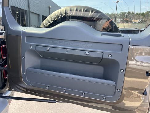 Certified 2023 Land Rover Defender 90 S image 32