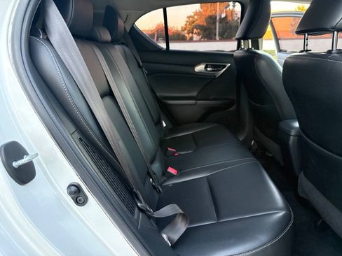 Used 2016 Lexus CT 200h w/ Navigation Package FWD image 17
